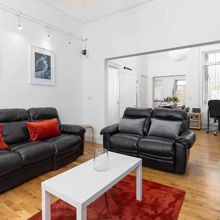 Air Host & Stay - Rockfield House - Sleeps 8 Liverpool Bagian luar foto