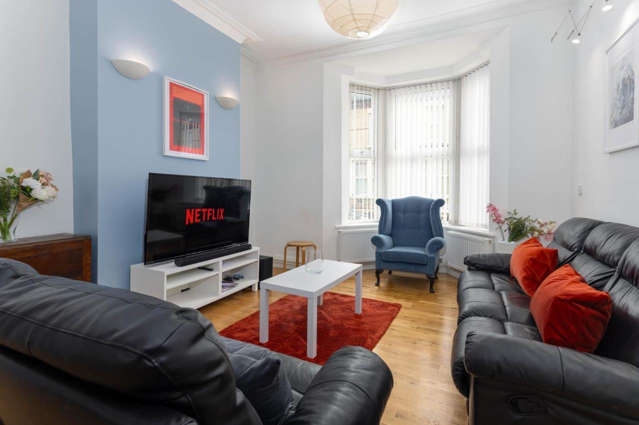 Air Host & Stay - Rockfield House - Sleeps 8 Liverpool Bagian luar foto
