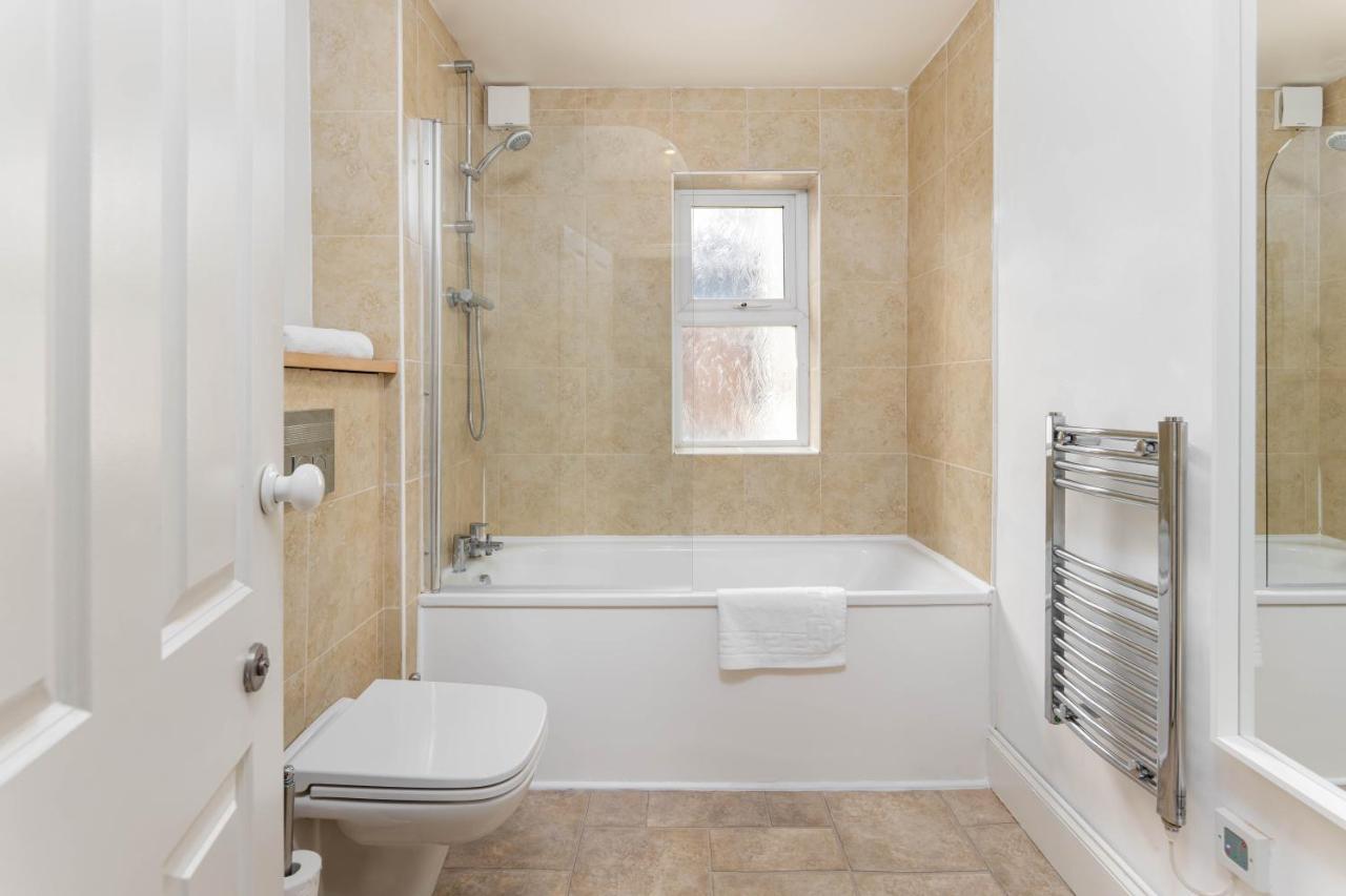 Air Host & Stay - Rockfield House - Sleeps 8 Liverpool Bagian luar foto