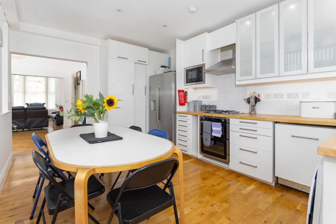 Air Host & Stay - Rockfield House - Sleeps 8 Liverpool Bagian luar foto