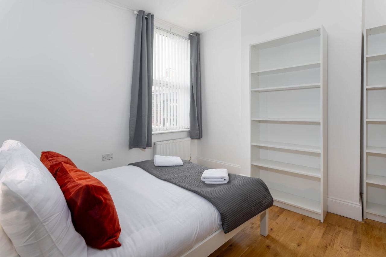 Air Host & Stay - Rockfield House - Sleeps 8 Liverpool Bagian luar foto