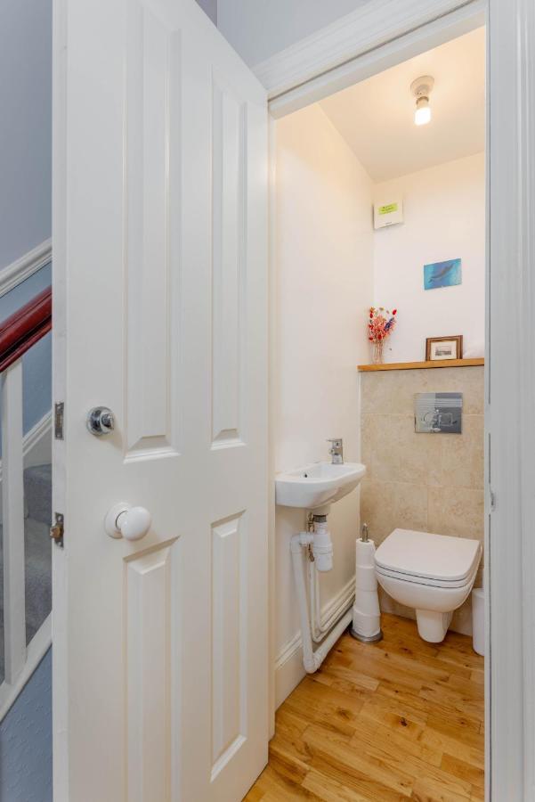 Air Host & Stay - Rockfield House - Sleeps 8 Liverpool Bagian luar foto