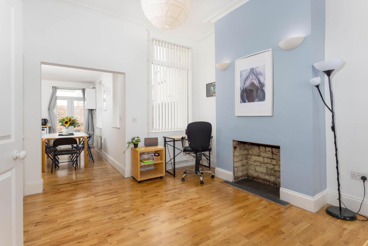 Air Host & Stay - Rockfield House - Sleeps 8 Liverpool Bagian luar foto