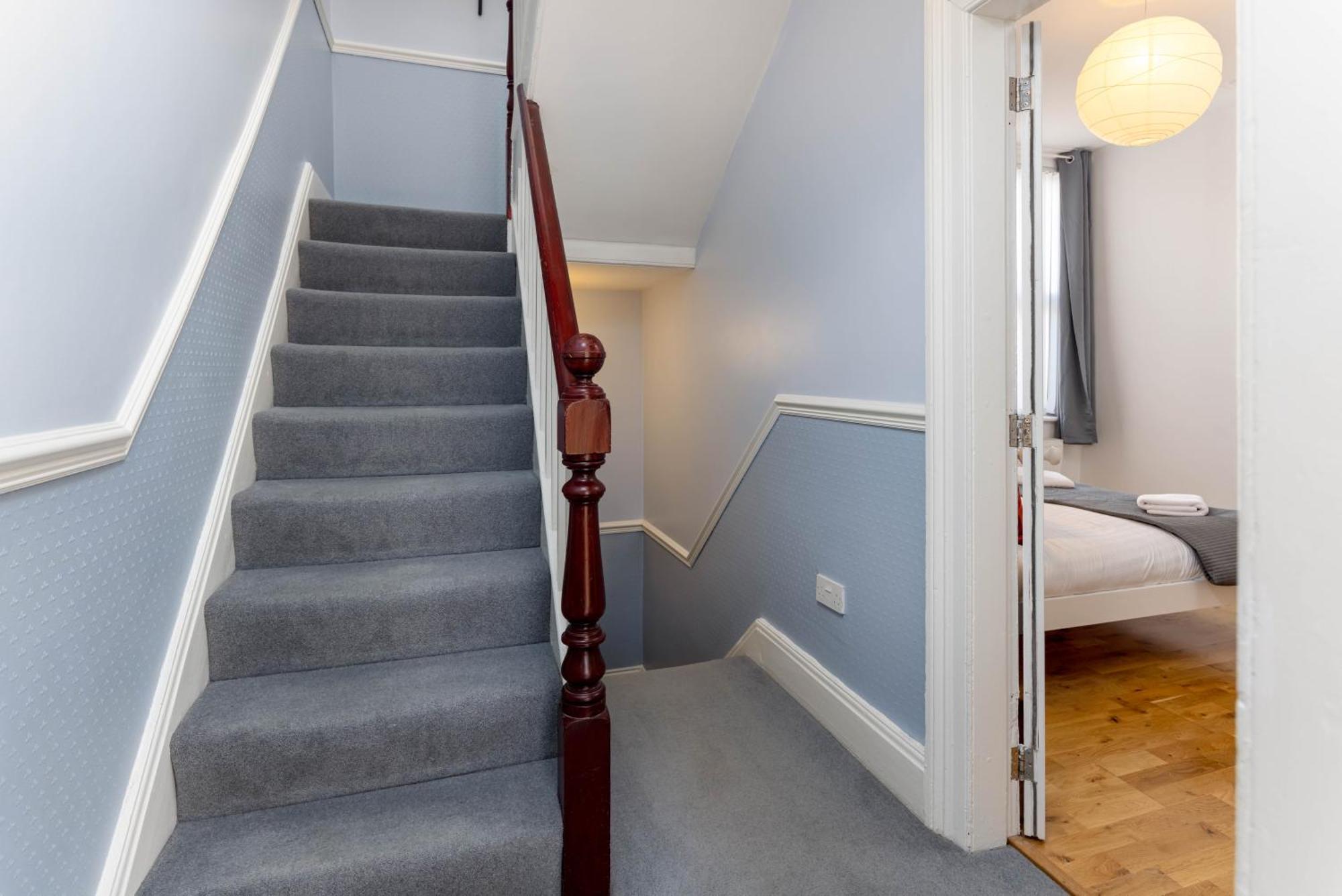 Air Host & Stay - Rockfield House - Sleeps 8 Liverpool Bagian luar foto
