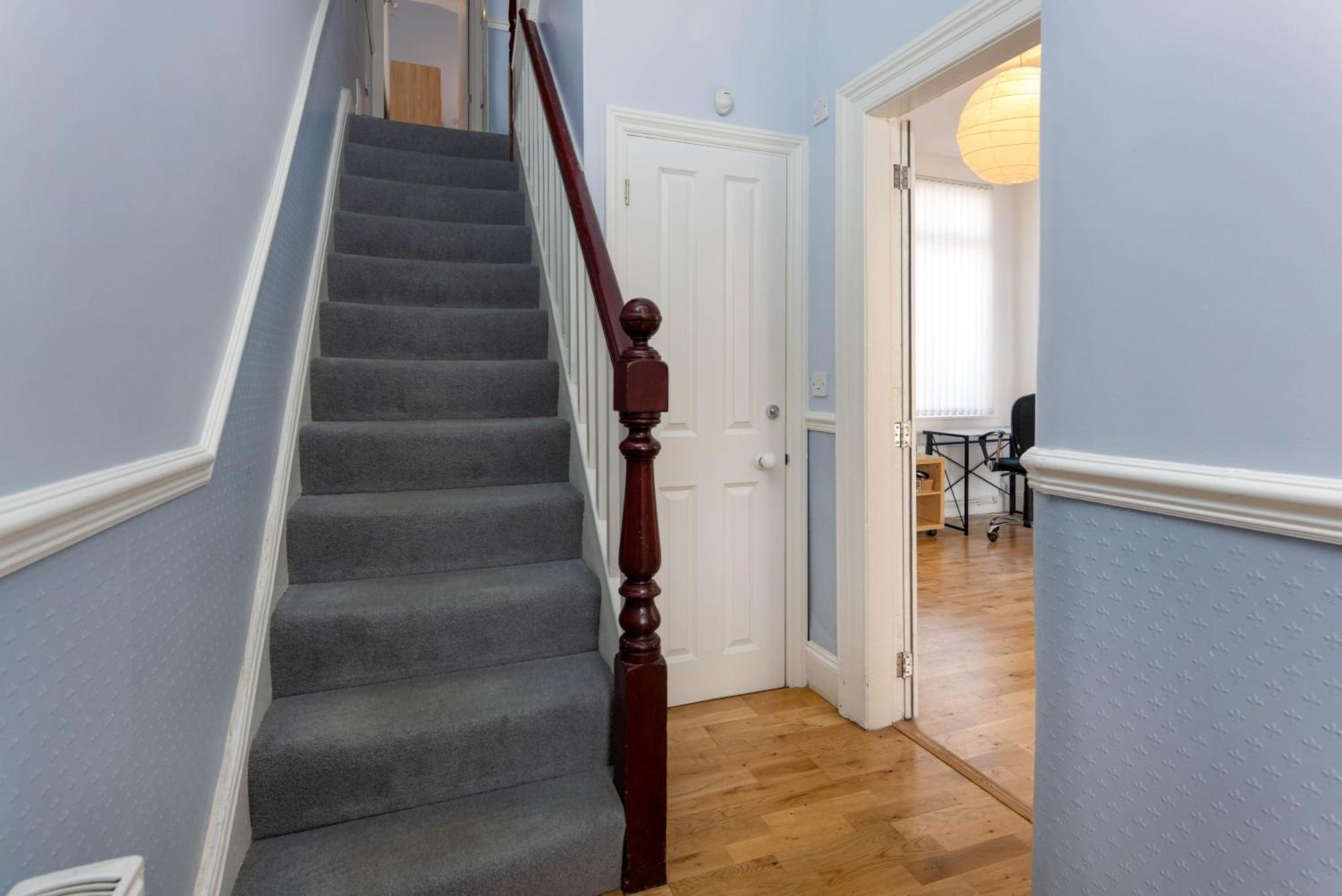Air Host & Stay - Rockfield House - Sleeps 8 Liverpool Bagian luar foto