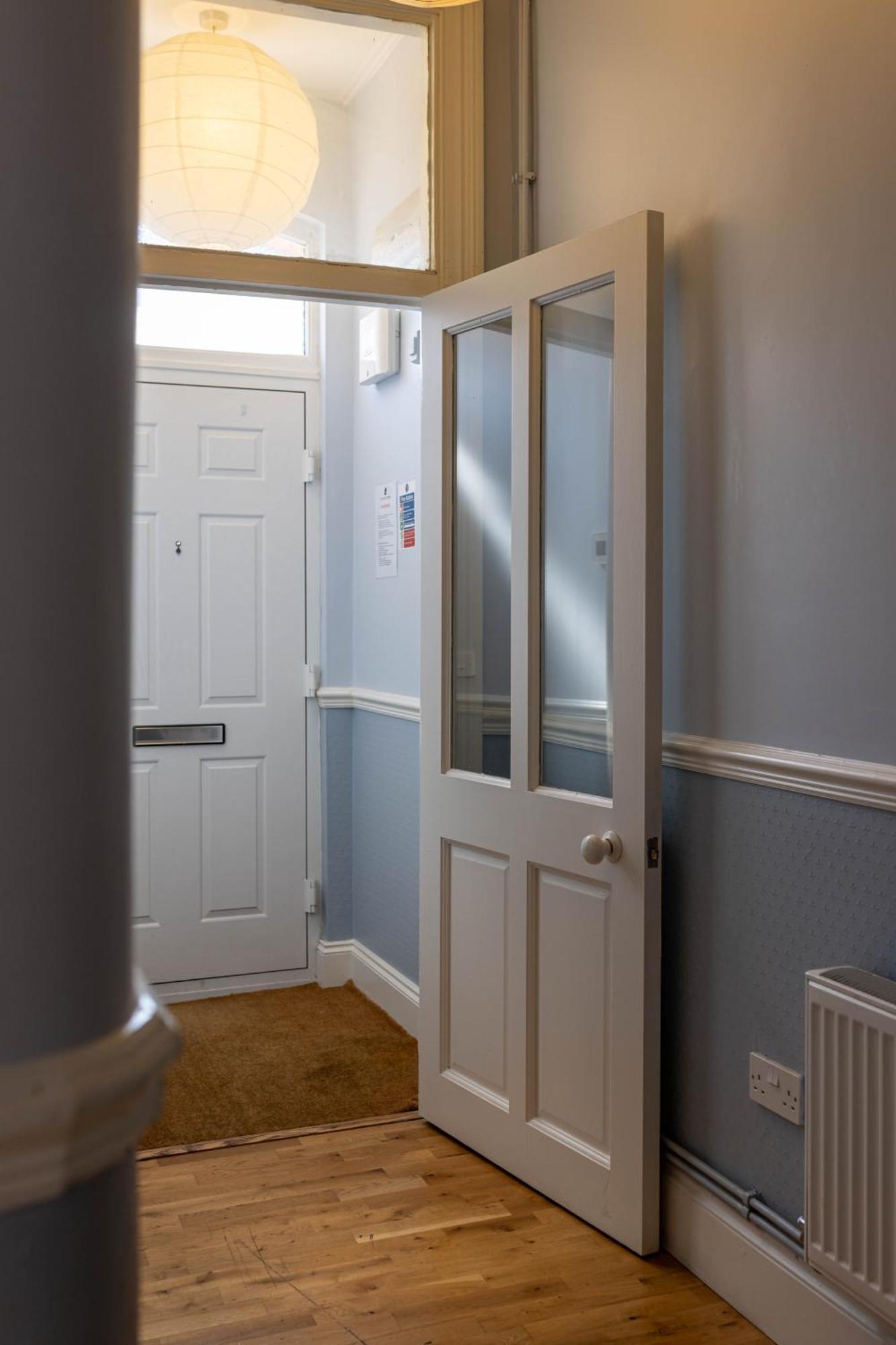 Air Host & Stay - Rockfield House - Sleeps 8 Liverpool Bagian luar foto