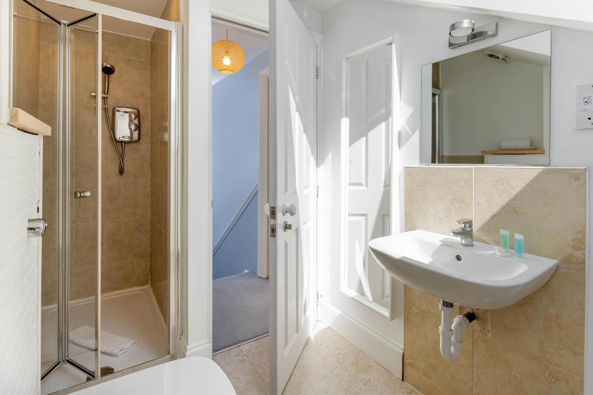 Air Host & Stay - Rockfield House - Sleeps 8 Liverpool Bagian luar foto
