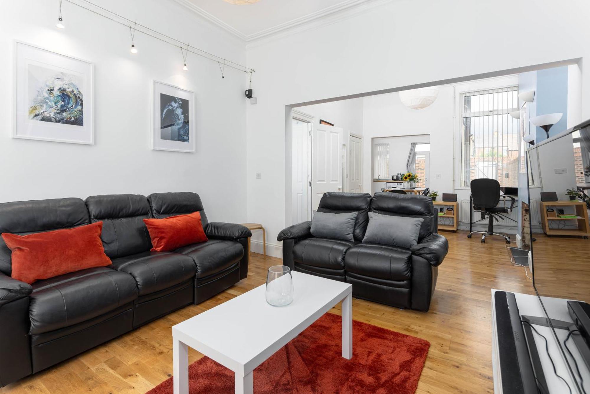 Air Host & Stay - Rockfield House - Sleeps 8 Liverpool Bagian luar foto