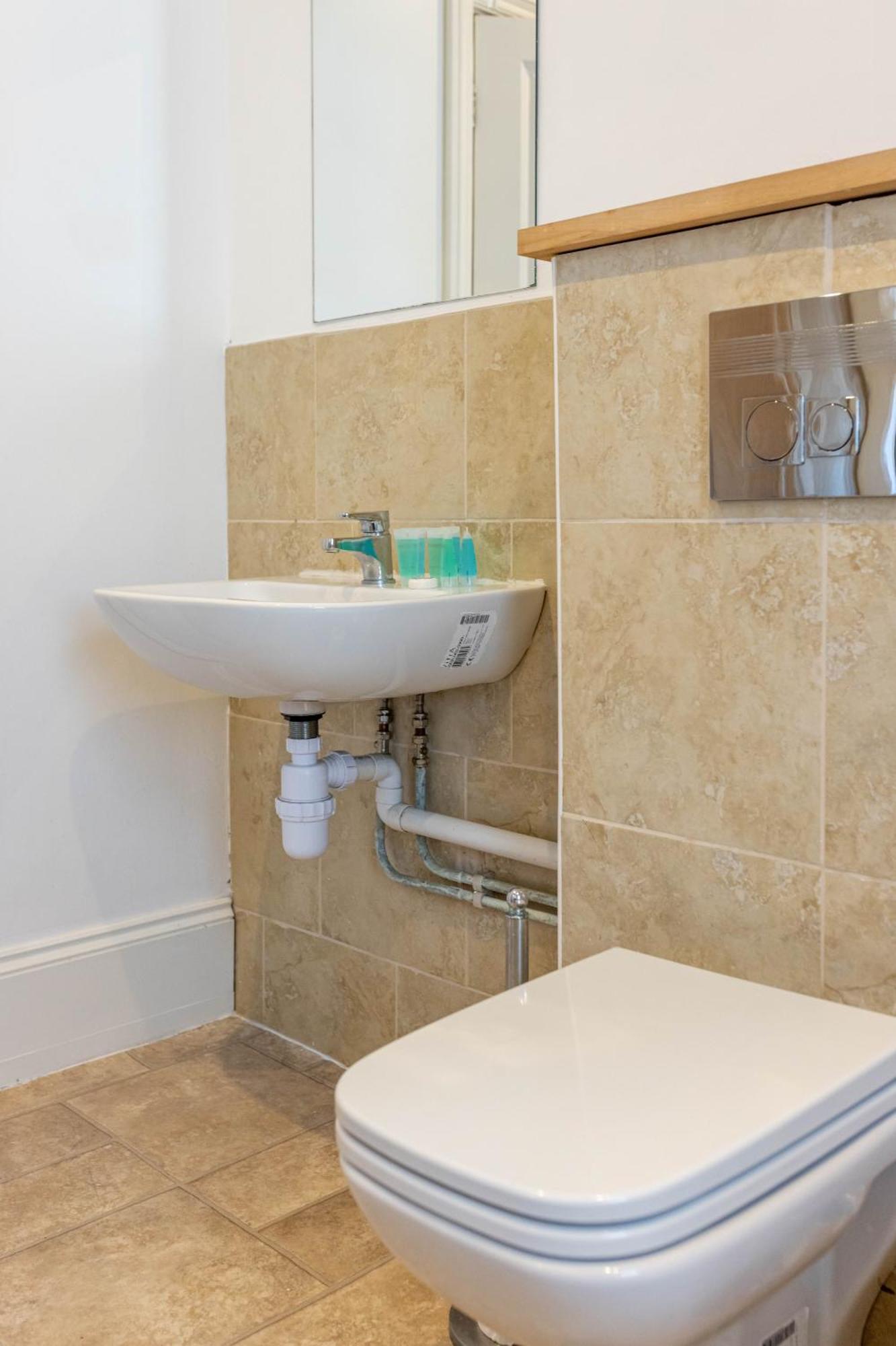 Air Host & Stay - Rockfield House - Sleeps 8 Liverpool Bagian luar foto