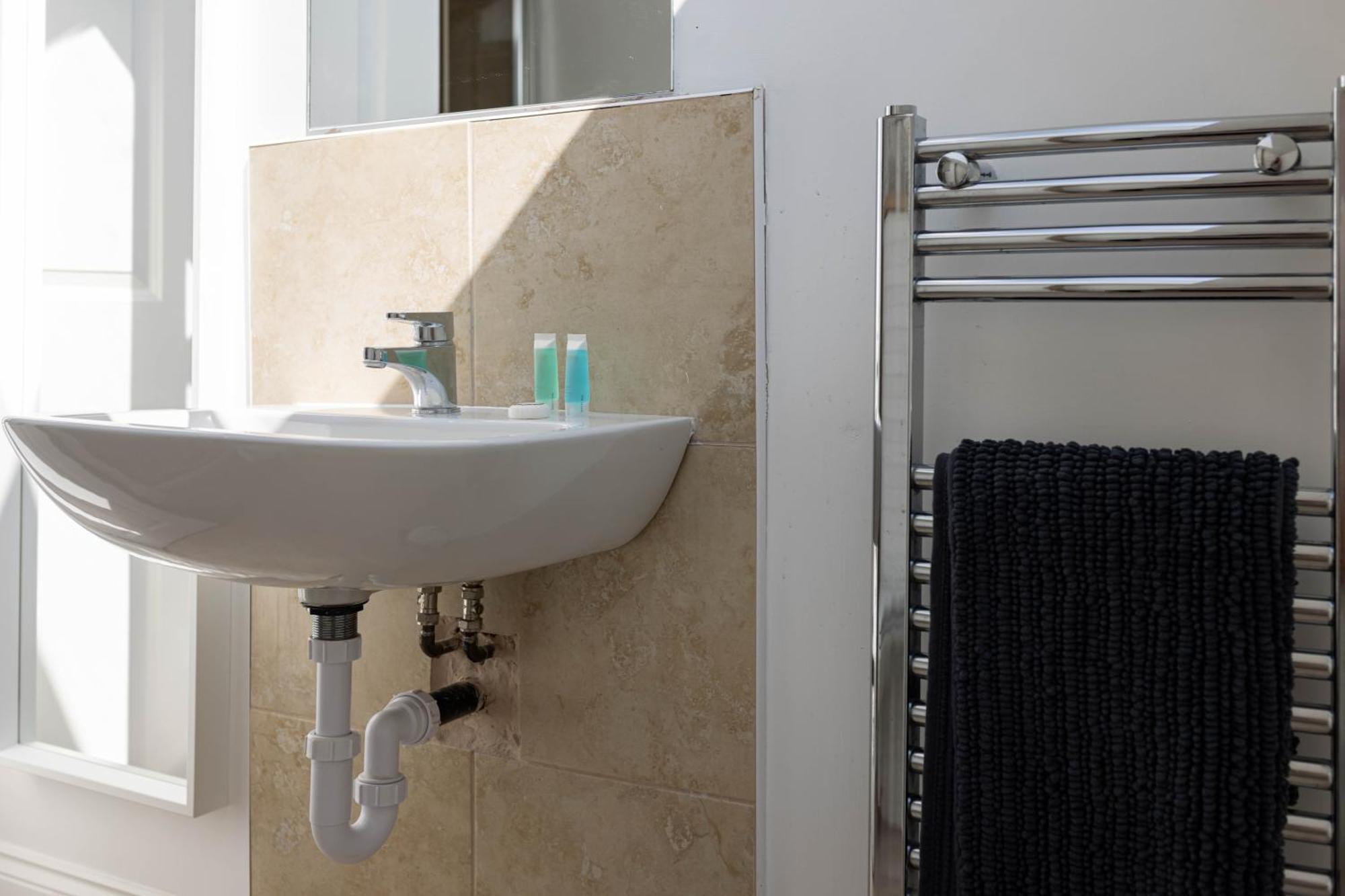 Air Host & Stay - Rockfield House - Sleeps 8 Liverpool Bagian luar foto