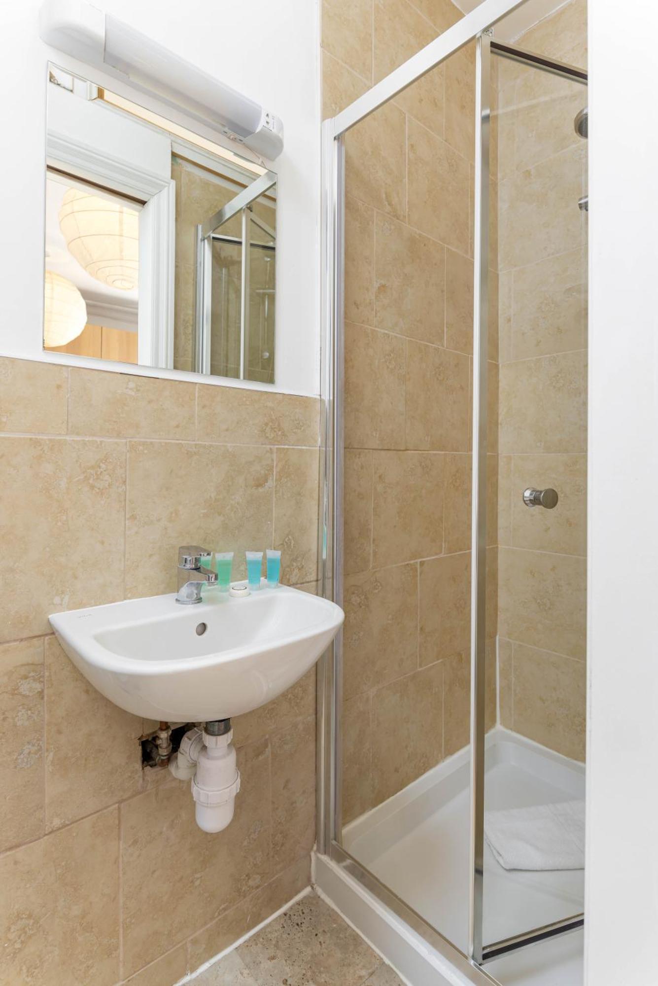 Air Host & Stay - Rockfield House - Sleeps 8 Liverpool Bagian luar foto